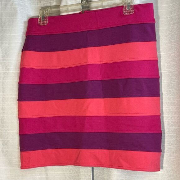 Lilly Pulitzer Striped Pink and Purple Women's size L Skirt back zip stretch - Picture 1 of 6